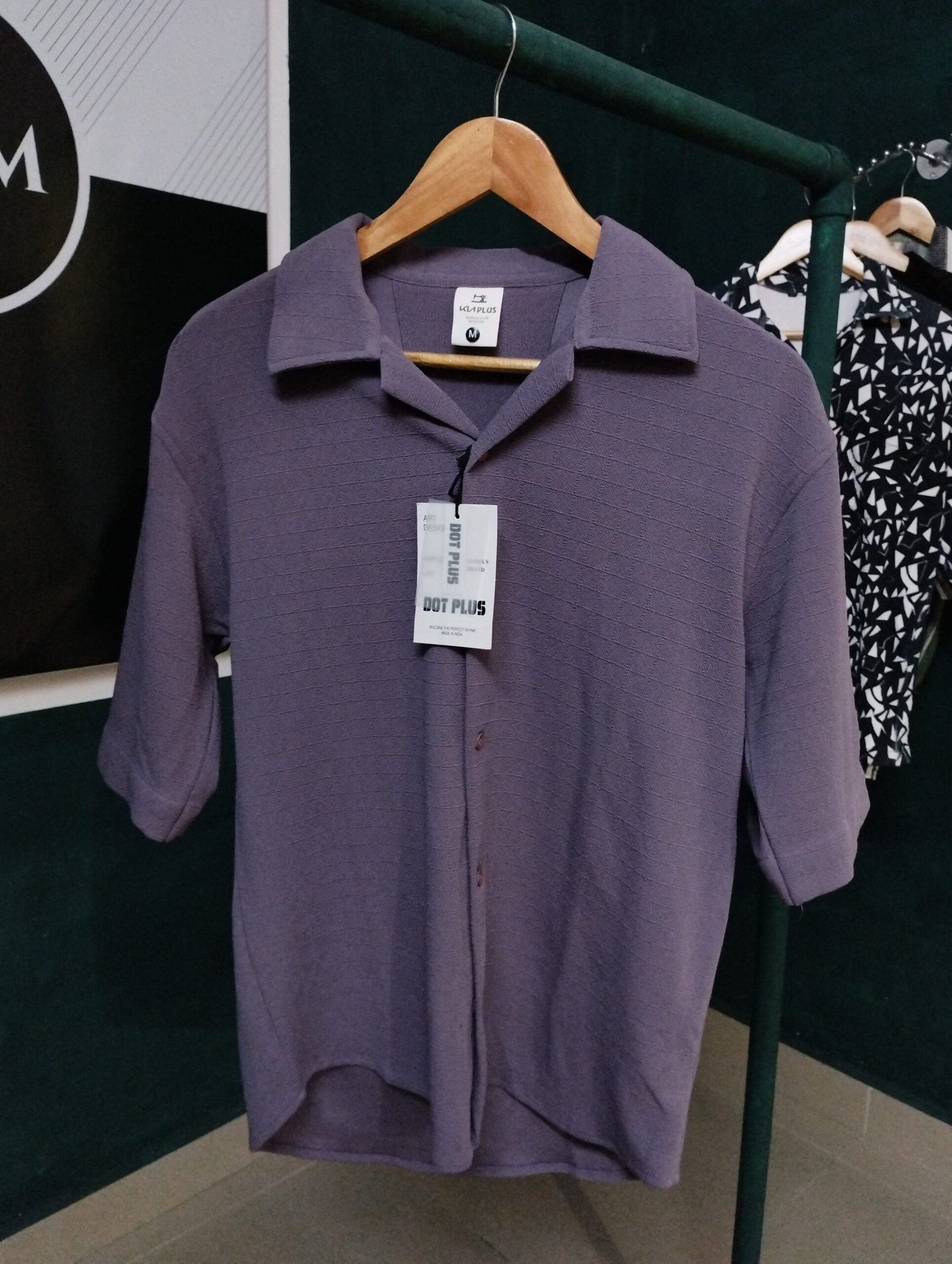 Elegant Purple Button-Up Shirt – Striped Pattern Classic & Versatile Men’s Wear
