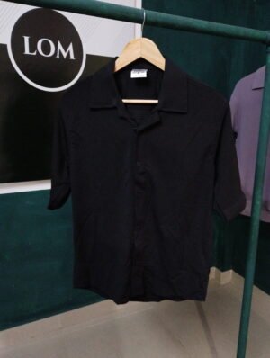 Elegant Black Button-Up Shirt – Striped Pattern Classic & Versatile Men's Wear